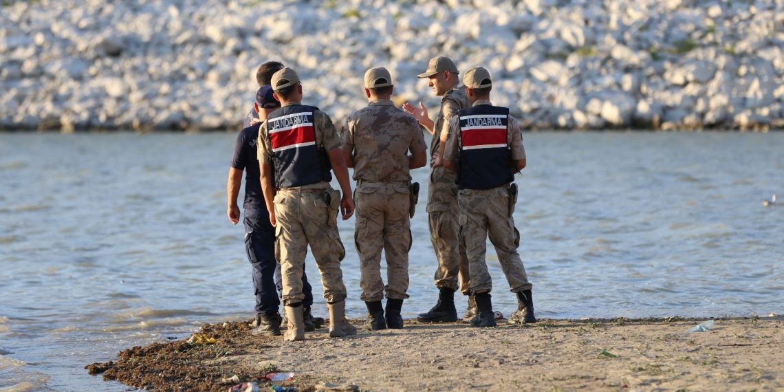Baraj gölünde kaybolan kuzenleri arama çalışması yeniden başladı