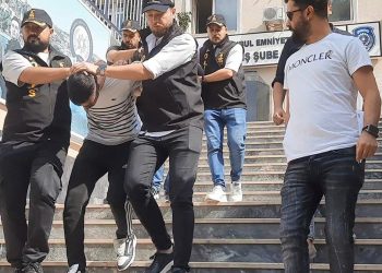 Başakşehir’de geçersiz polislere gözaltı
