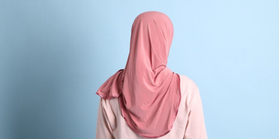 Başörtülü depremzedenin kaydını yapmayan okul müdürüne para cezası