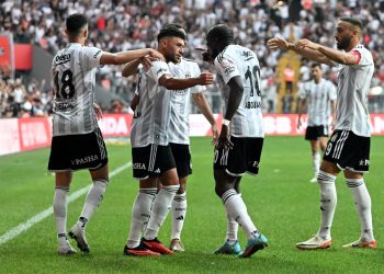 Beşiktaş’ta 2 futbolcu Galatasaray derbisinde yok, 2 isim dönüyor