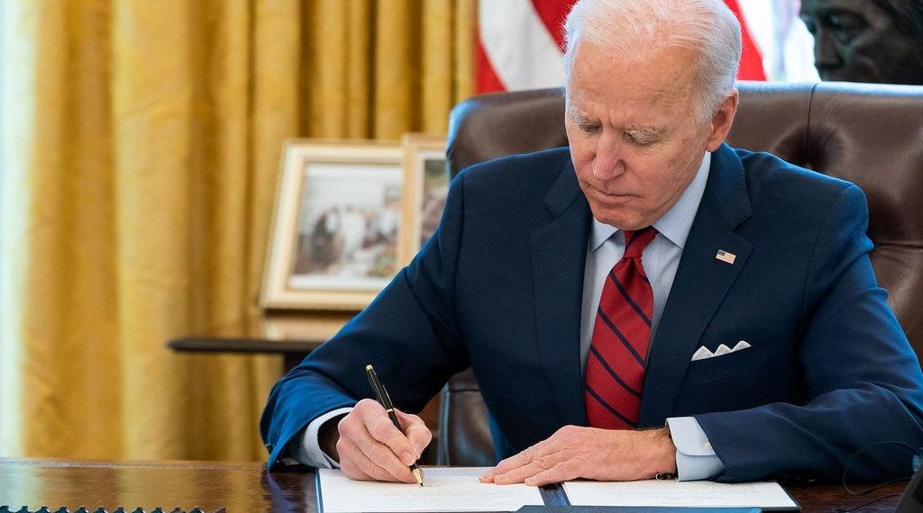 Biden onayladı: ABD’de öğrencilerin kredi borcu siliniyor