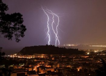 Bilim insanları birinci sefer yıldırımın tarafını değiştirdi