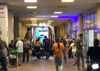 Birlikte yaşadığı bayanı sokak ortasında öldürdü