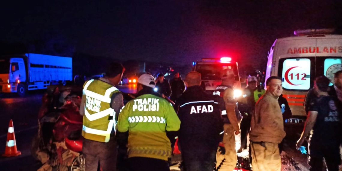 Bitlis’te 3 aracın karıştığı kazada 1 kişi öldü, 4 kişi yaralandı