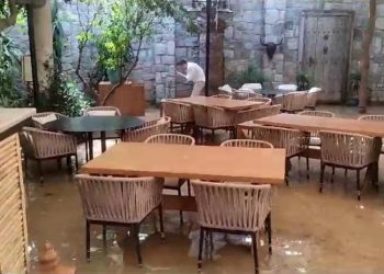 Bodrum’da içme suyu isale çizgisi patladı, restoran sular altında kaldı