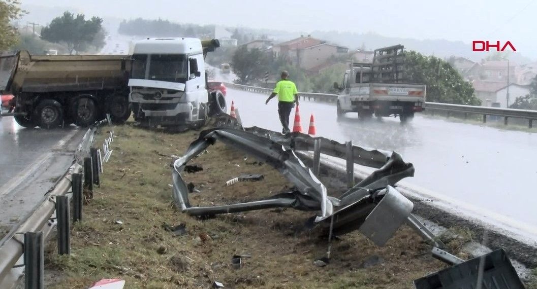Büyükçekmece’de hafriyat kamyonu kazası