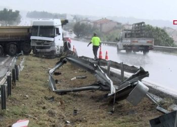 Büyükçekmece’de hafriyat kamyonu kazası
