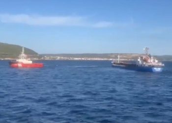 Çanakkale Boğazı’nda Palau bayraklı gemi dümen arızası yaptı