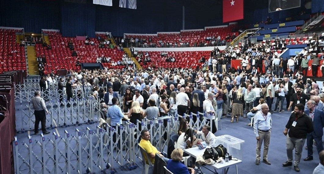 CHP’de gözler İstanbul Kongresi’nde | Genel Merkez ile değişimciler ortasında delege rekabeti