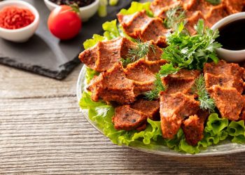 Çiğ köfte 5 öğrenciyi hastanelik etti