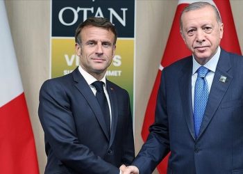 Cumhurbaşkanı Erdoğan Fransız mevkidaşı Macron ile görüştü