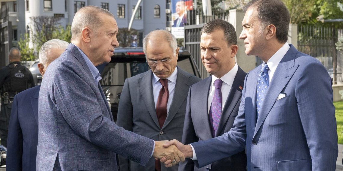 Cumhurbaşkanı Erdoğan’dan AK Parti Genel Merkezi’nde kongre mesaisi