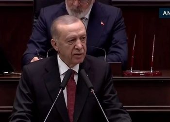 Cumhurbaşkanı Erdoğan’dan AK Parti Küme Toplantısı’nda “yerel seçim” iletisi