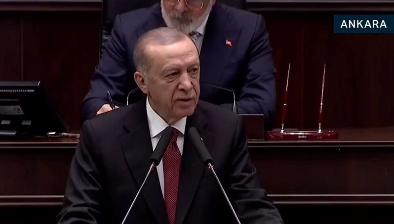 Cumhurbaşkanı Erdoğan’dan AK Parti Küme Toplantısı’nda “yerel seçim” iletisi
