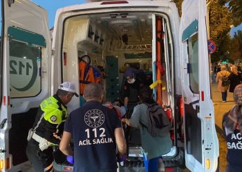 Dönercide asma kattan düşen 3 yaşındaki çocuk yaralandı