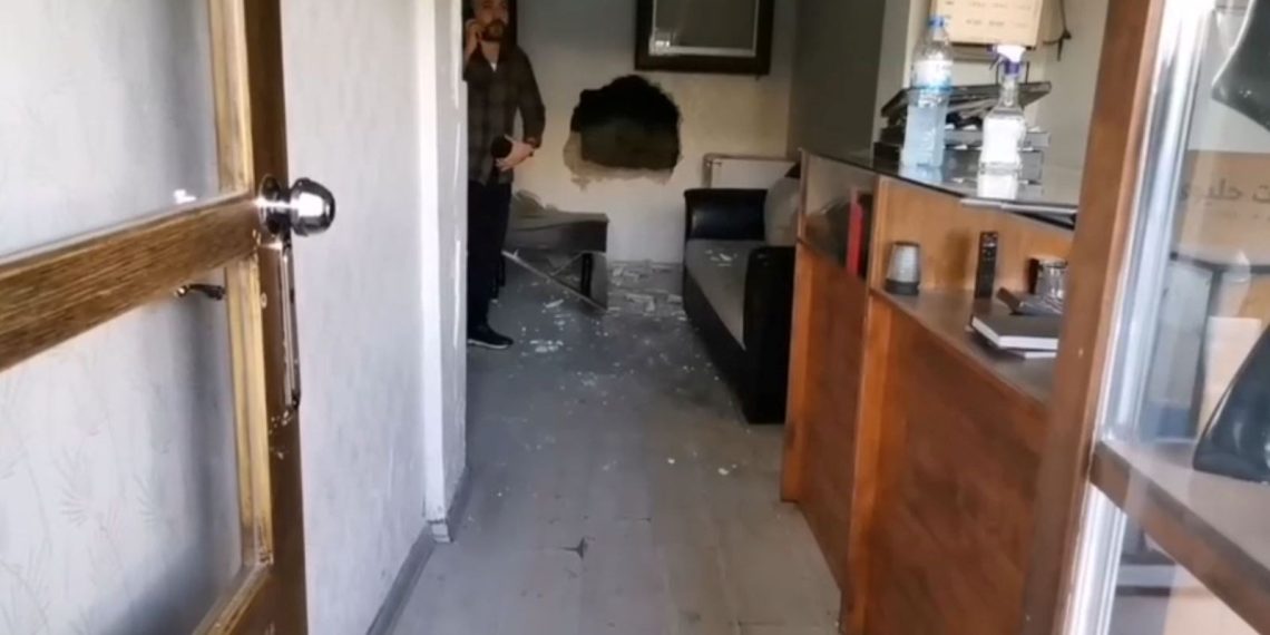 Duvarı delerek girdiler: Kuyumcudan 3 kilo altın çalındı
