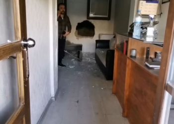 Duvarı delerek girdiler: Kuyumcudan 3 kilo altın çalındı