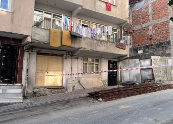 Esenler’de 5 katlı binanın tabanı kaydı