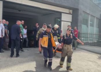 Esenler’de içinde vatandaşların olduğu iş yeri asansörü düştü