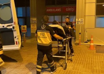 Eşine kızdı kendini bıçakladı