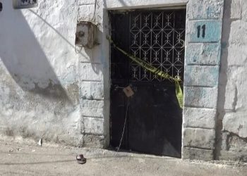 Eşini tüfekle öldürüp intihar etti