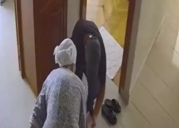 Eski futbolcu ve teknik yönetici Raşit Çetiner’in sesini taklit ederek annesini dolandırdılar