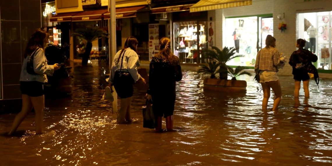 Fethiye’de sağanak hayatı olumsuz etkiledi