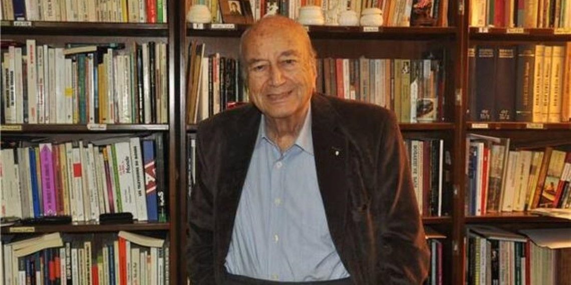 Gazeteci müellif Hıfzı Topuz hayatını kaybetti (Hıfzı Topuz kimdir?)