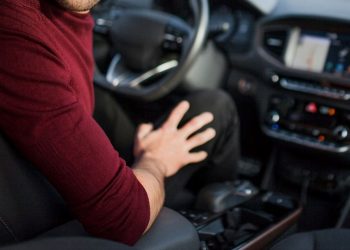 Geri giderken annesine çarpıp vefatına neden oldu