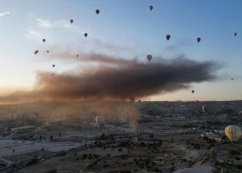 Göreme’de depo yangını (Dumanlar sıcak hava balonlarıyla birlikte yükseldi)