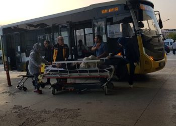 Halk otobüsü sürücüsü kötüleşen yolcuyu hastaneye götürdü