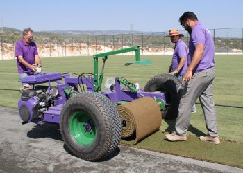 Hatayspor için hazırlanan tesise çimler seriliyor