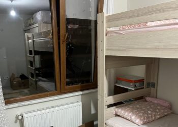 Hırsız meskeni taşladı