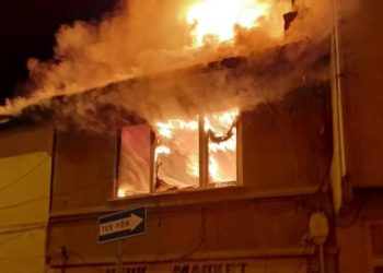 Husus bağımlıları mesken tutmuştu: Tarihi bina yandı