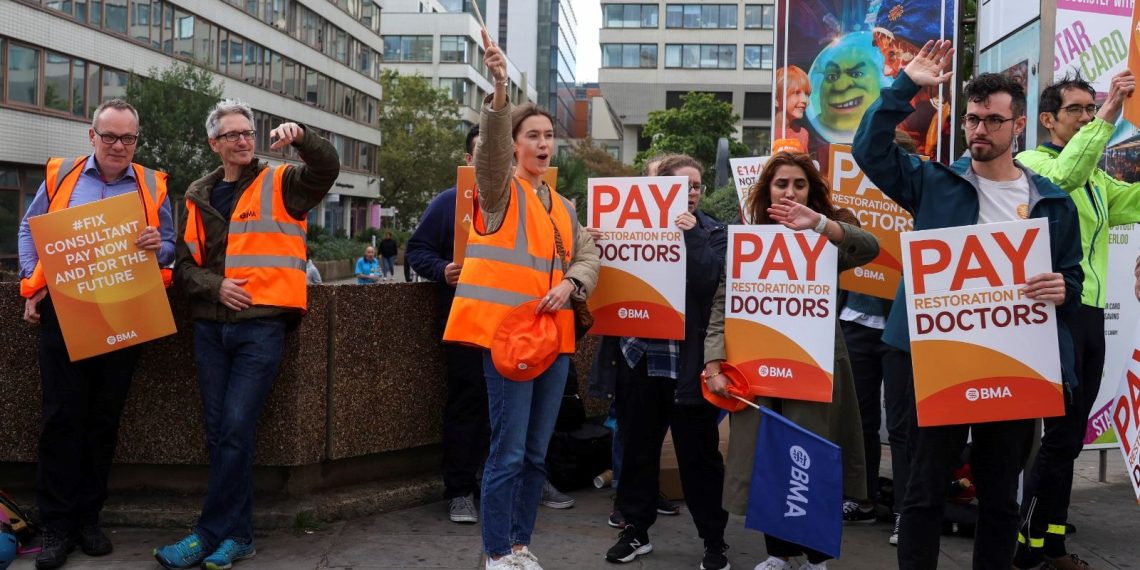 İngiltere’de tabipler tekrar grevde