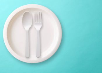 İngiltere’de tek kullanımlık plastik çatal, bıçak ve tabaklar yasaklandı