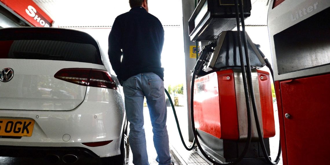 İngiltere’den akaryakıtlı ve dizel araba kararı