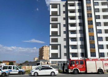 İnşaat personeli asansör boşluğuna düştü