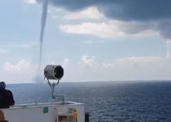 İskenderun açıklarında çok sayıda hortum