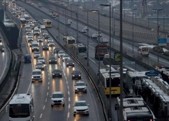 İstanbul’da mesai sonu trafik yoğunluğu
