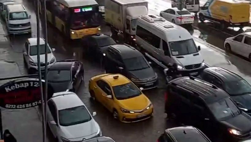 İstanbul’da sağanak sonrası trafik yoğunluğu