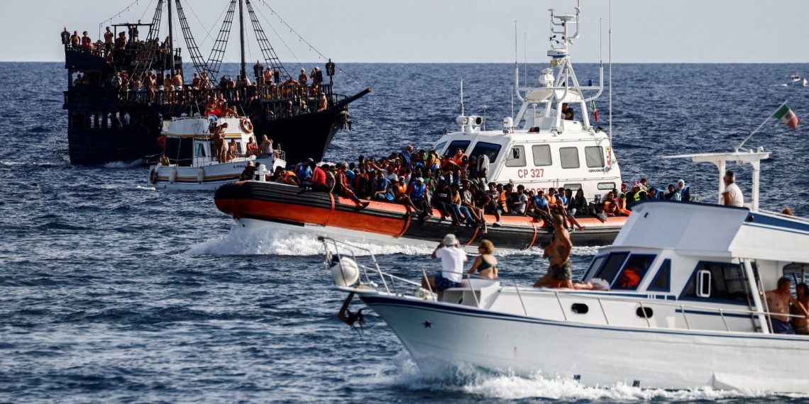 İtalya, göçmenleri kurtaran STK’lere mali takviye verme kararı alan Almanya’ya yansılı