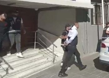 İzmir’de zorla senet imzalatan 2 kişi tutuklandı