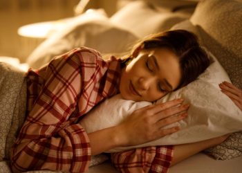 Japonya’da yetişkinlere “6 saatten az uyumayın” tavsiyesi