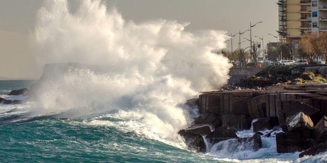 Japonya’nın Pasifik kıyılarına yönelik tsunami uyarısı