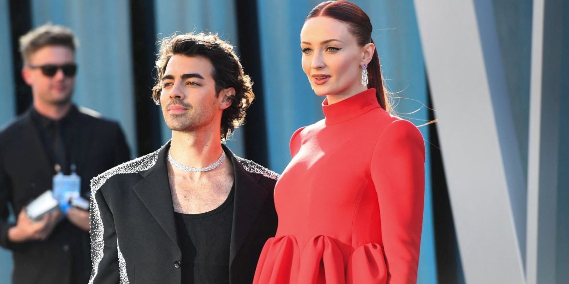Joe Jonas ile boşanma arifesindeki Sophie Turner toplumsal medyaya döndü