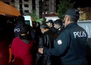 Kaçak göçmenler saklandıkları konutta yakalandı