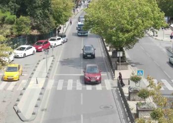 Kadıköy’de yayalara yol vermeyen şoförlere ceza