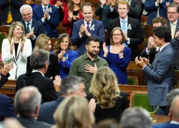 Kanada’da Nazi askerine selam istifa getirdi