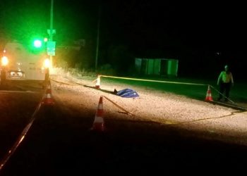 Kara yolundaki erkek cesedi takımları harekete geçirdi